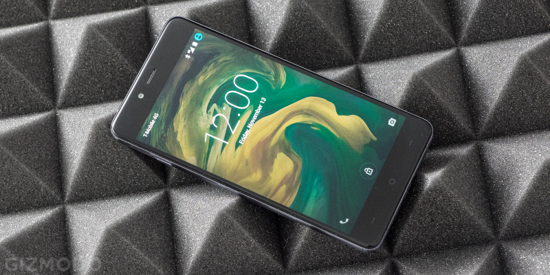 Illustration for article titled OnePlus X Review: Great on the Outside, Just OK on the Inside